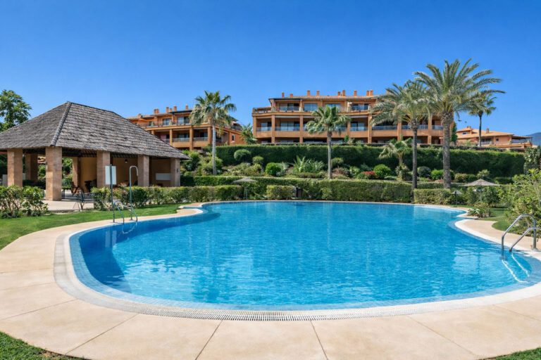 Lovely 2 Bedroom Apartment For Sale in Atalaya Estepona