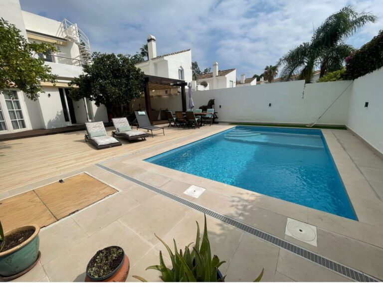 Renovated 5 Bedroom Villa For Sale in Atalaya Estepona