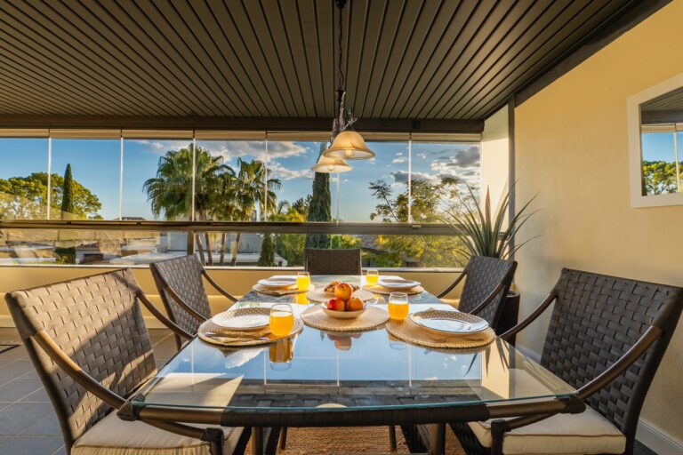 Elegant 2 Bedroom Apartment For Sale in Los Flamingos Benahavis