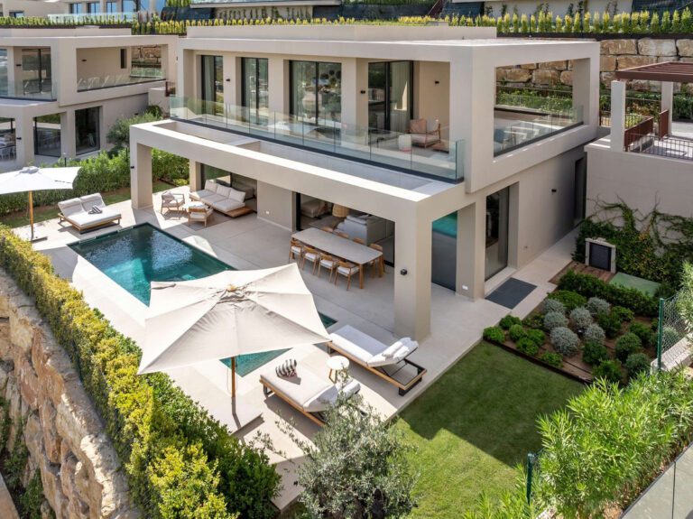 Modern 4 Bedroom Villa For Sale in La Alqueria Benahavis