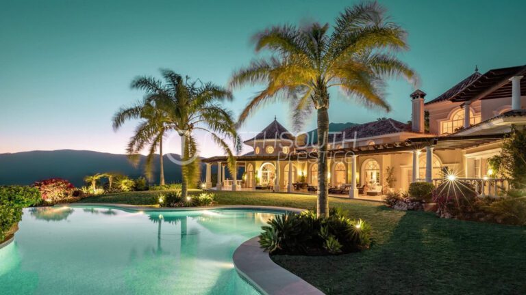 Grand 4 Bedroom Villa For Sale in La Zagaleta Benahavis