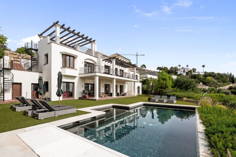 Charming 5 Bedroom Villa For Sale in Monte Mayor Benahavis