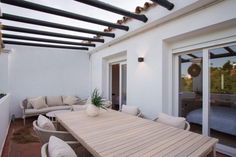 Superb 3 Bedroom Penthouse For Sale in La Quinta Benahavis